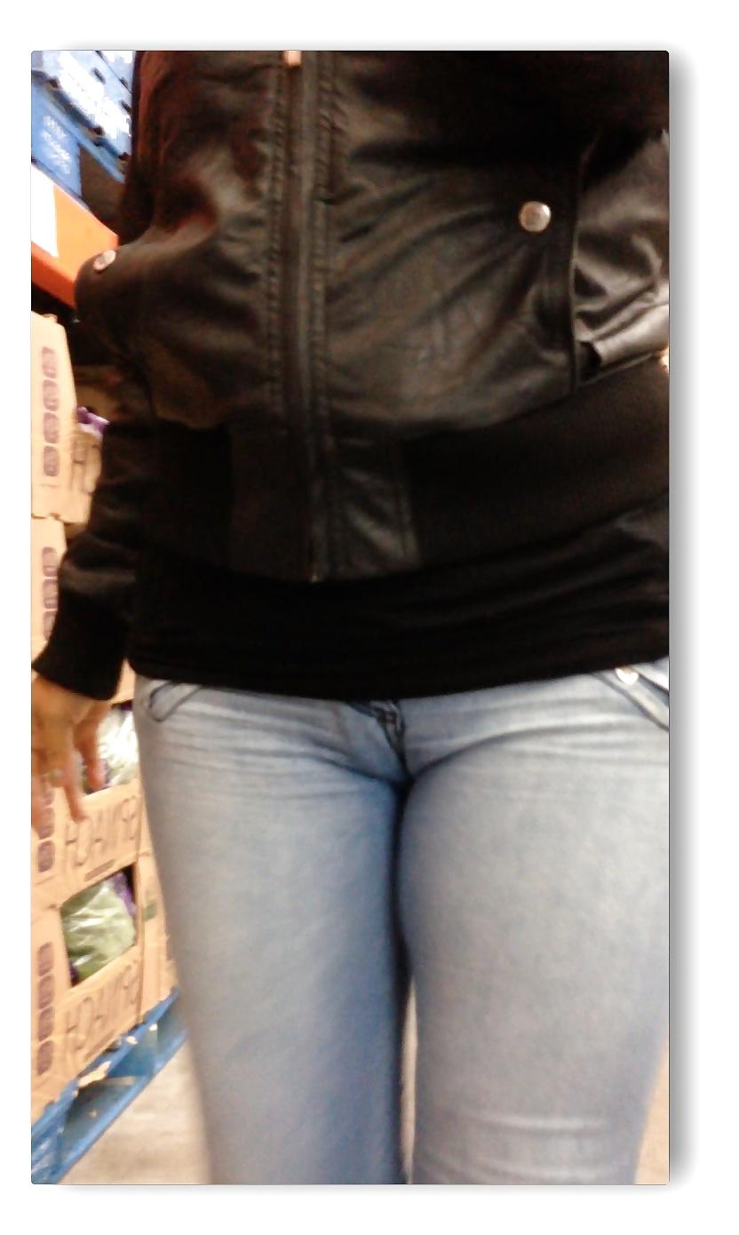20P Ass n cameltoe in jeans