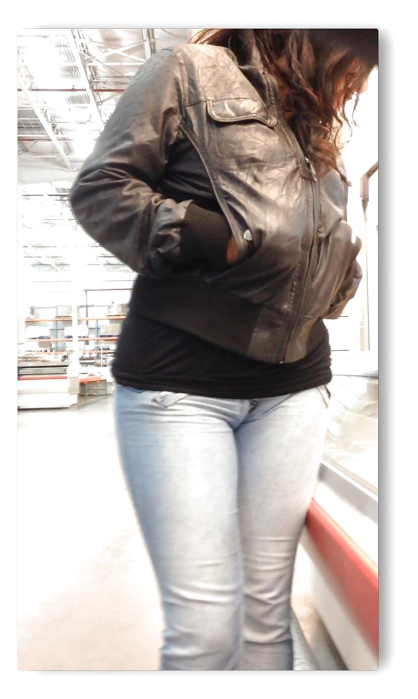20P Ass n cameltoe in jeans