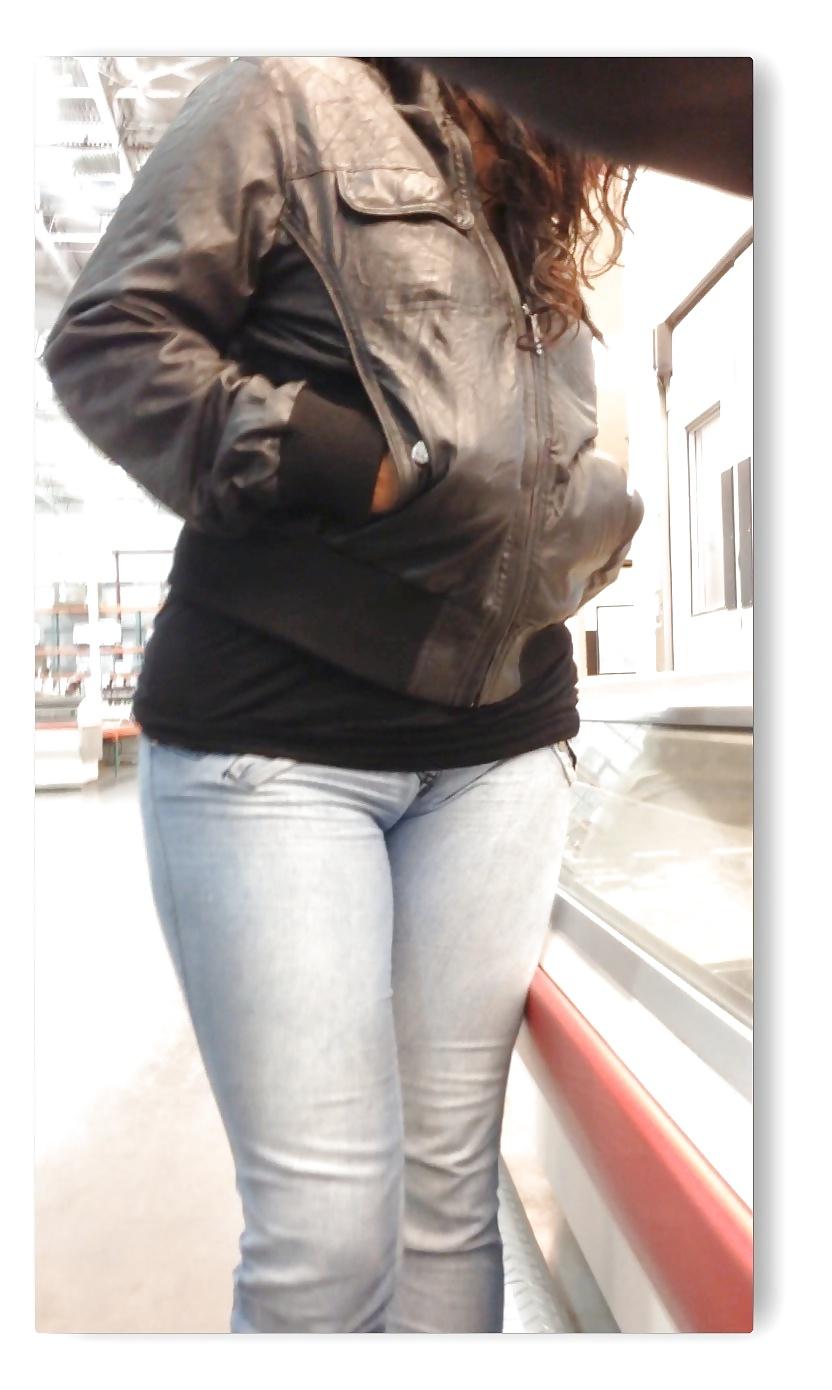 20P Ass n cameltoe in jeans