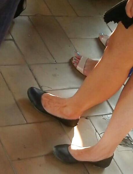 25P Spy feet, legs, foot, ankle, fingers romanian