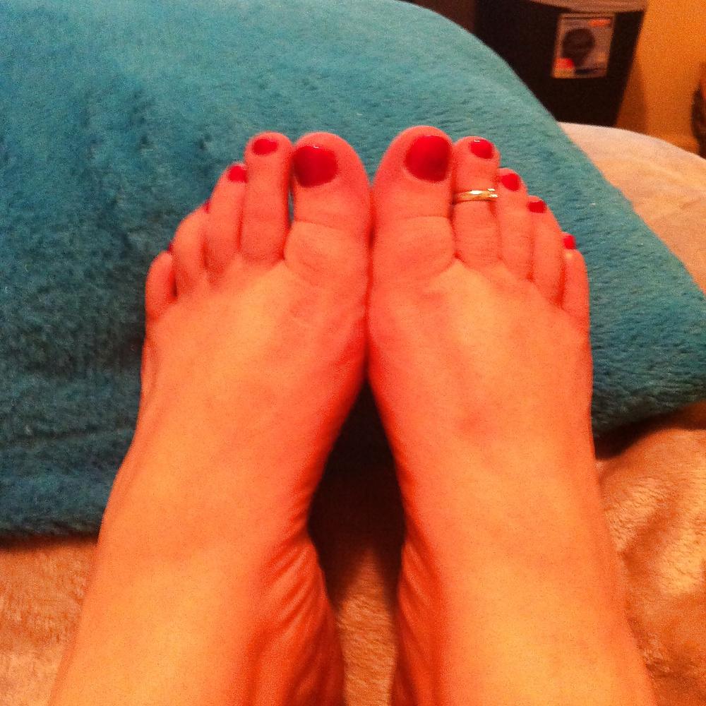 8P Toes and soles for my foot lovers