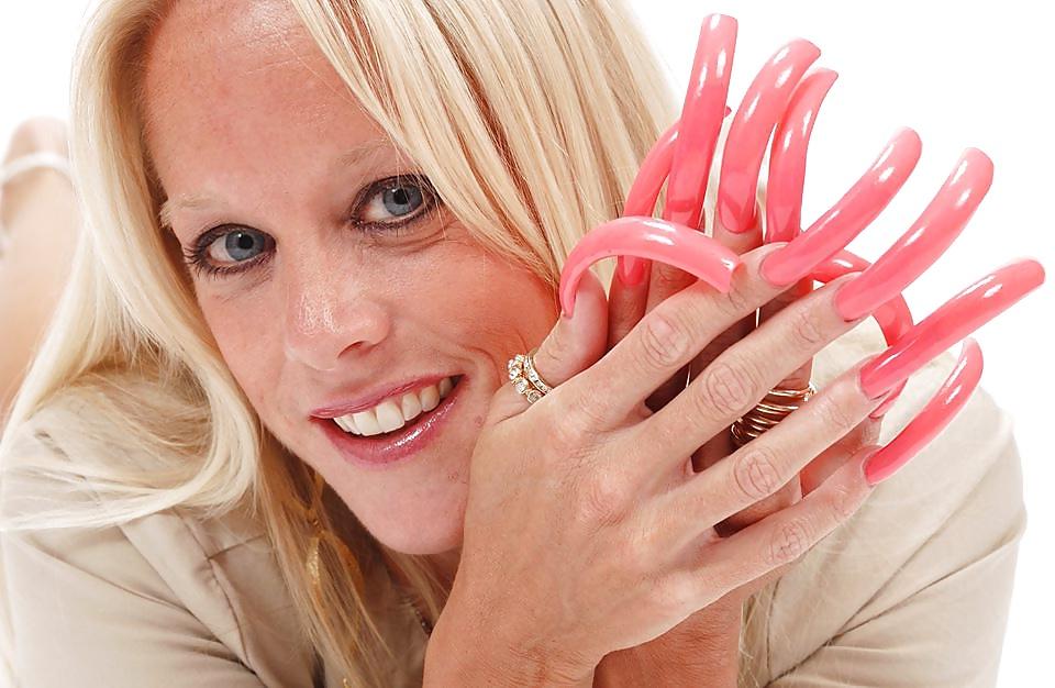 23P Long Nails Hands