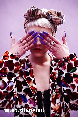 23P Long Nails Hands