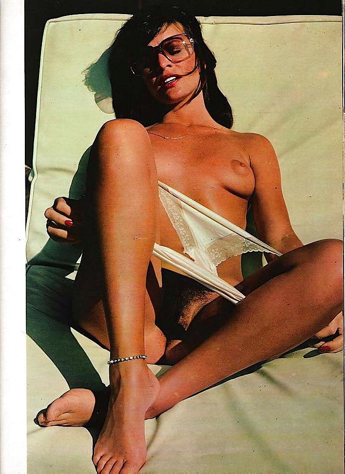 25P Caught with their pants down - Escape of the 70s hairy bush!