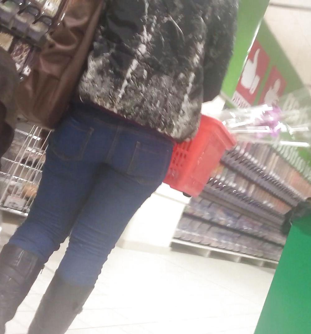25P Spy supermarket old + young sexy ass romanian