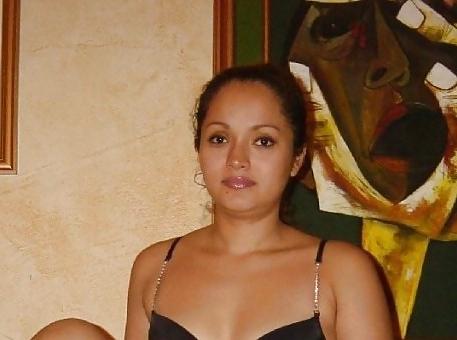 9P THIS IS MY FRIEND NEXT DOOR   AQUI UNAS DE MIS VECINAS: