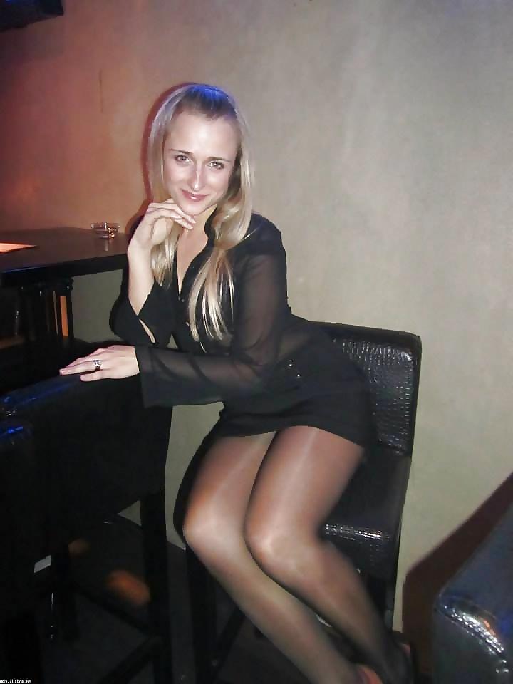 25P She's So Sexy In Pantyhose!!