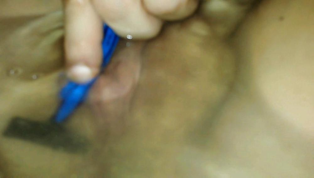 13P Shaving MILF'S pussy