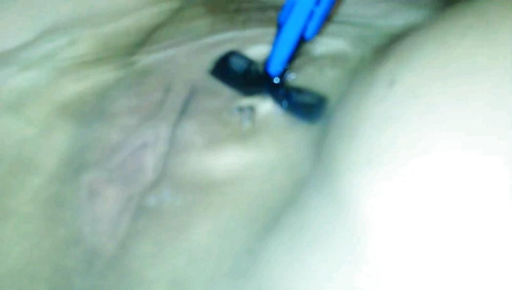 13P Shaving MILF'S pussy
