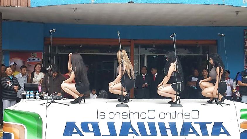 25P Latinas in pantyhose shyni pantyhose