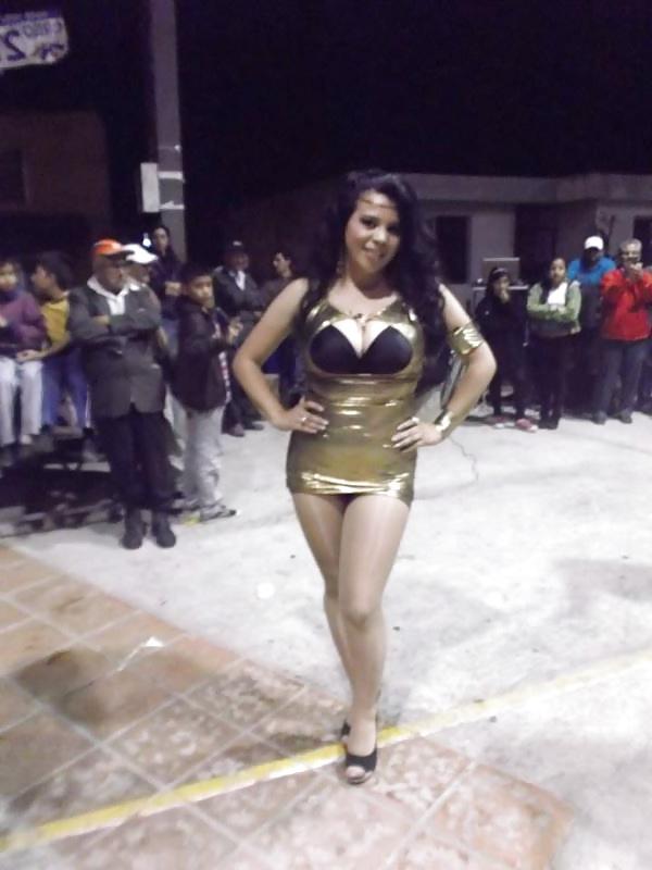 25P Latinas in pantyhose shyni pantyhose