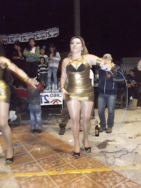 25P Latinas in pantyhose shyni pantyhose