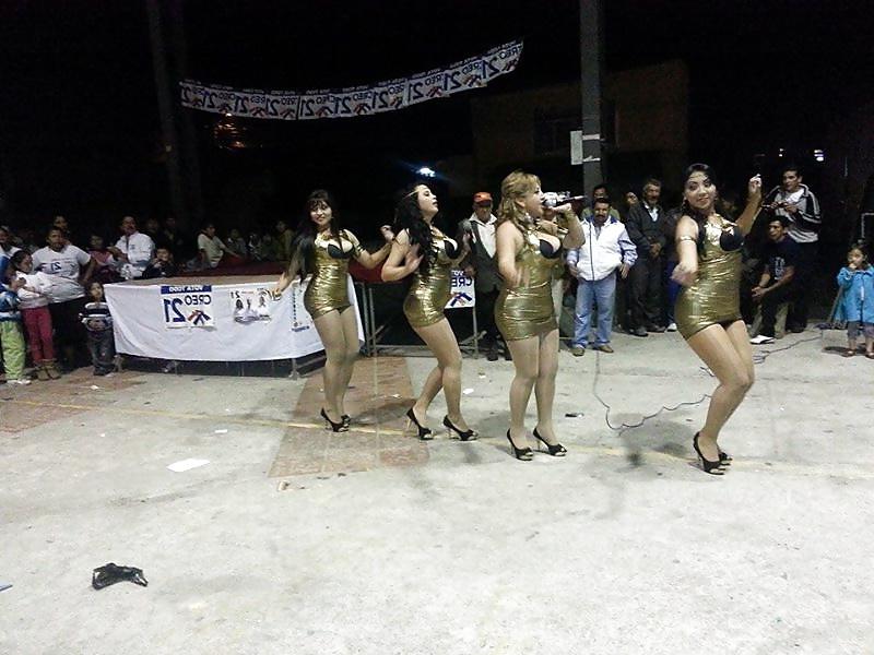 25P Latinas in pantyhose shyni pantyhose