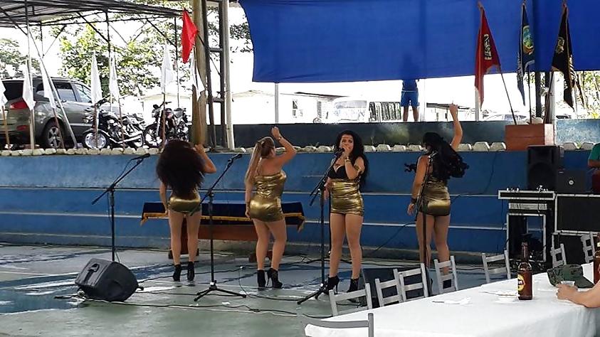 25P Latinas in pantyhose shyni pantyhose