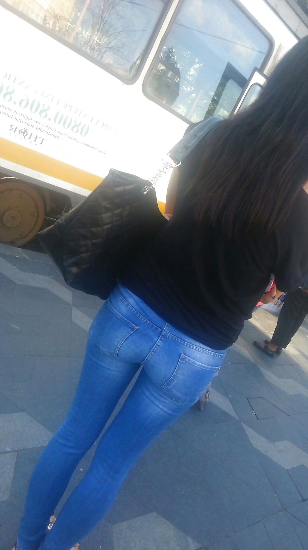 11P Spy sexy brunette face and ass romanian