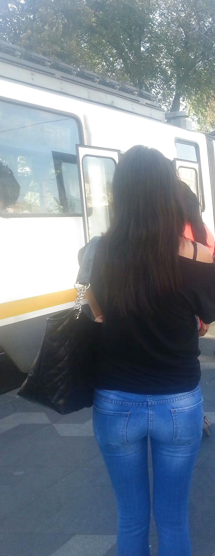 11P Spy sexy brunette face and ass romanian
