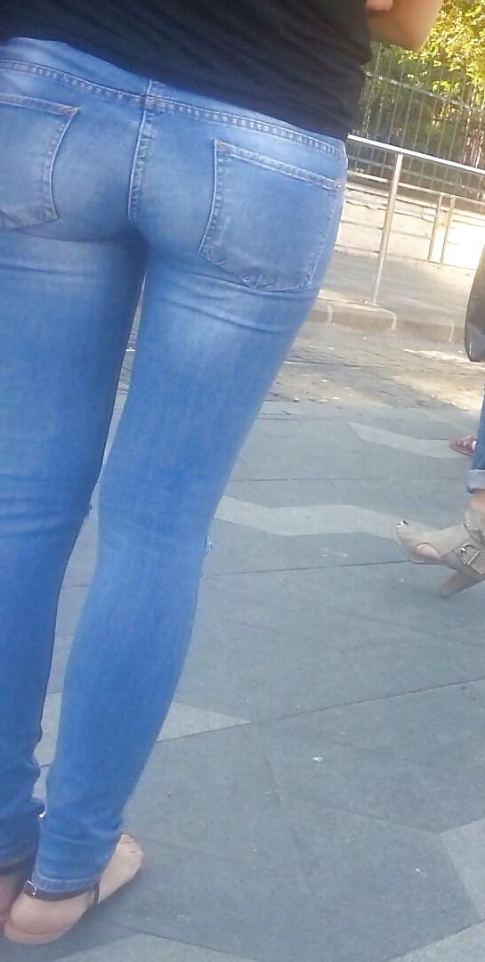 11P Spy sexy brunette face and ass romanian