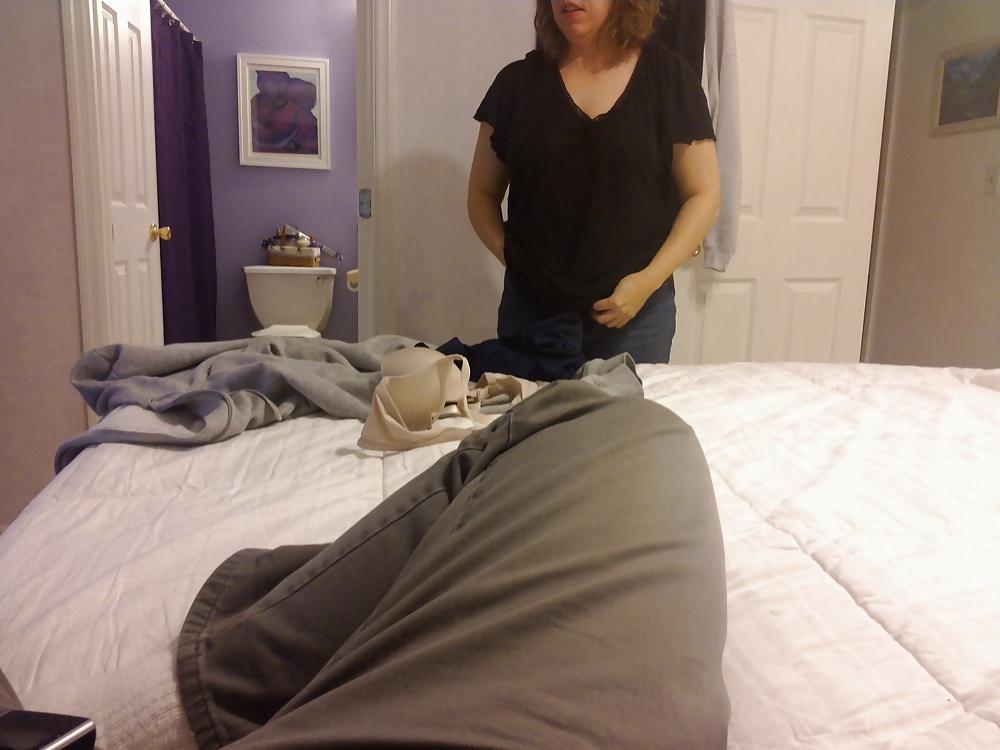 13P Hot Mom Shows Tits