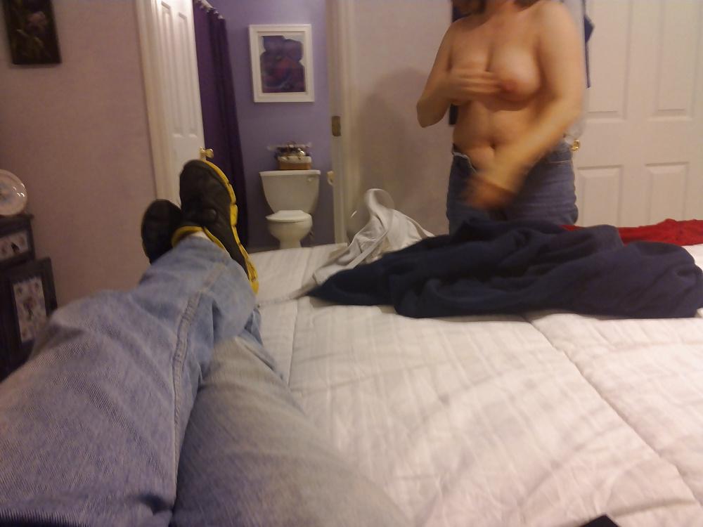 13P Hot Mom Shows Tits