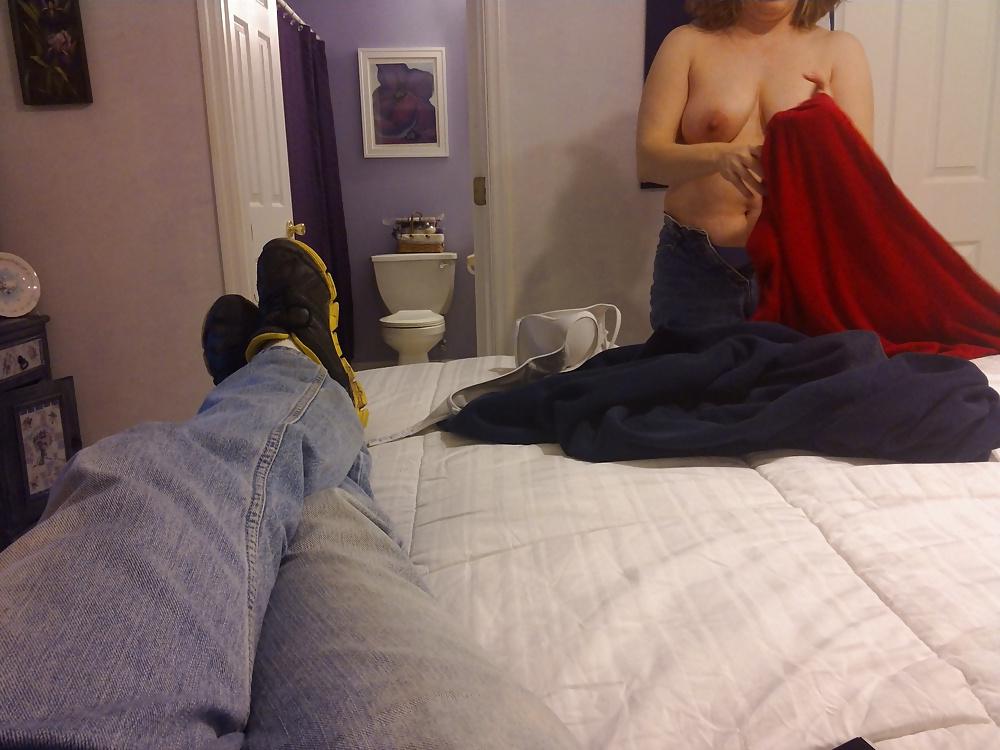 13P Hot Mom Shows Tits