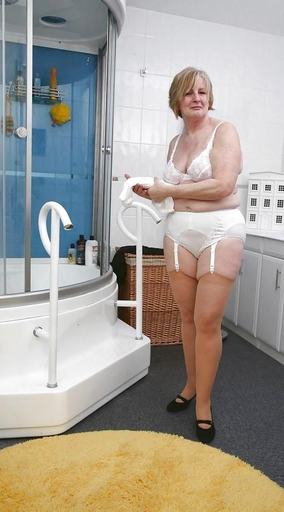 25P For the lovers of granny panties