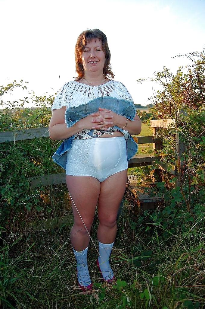 25P For the lovers of granny panties
