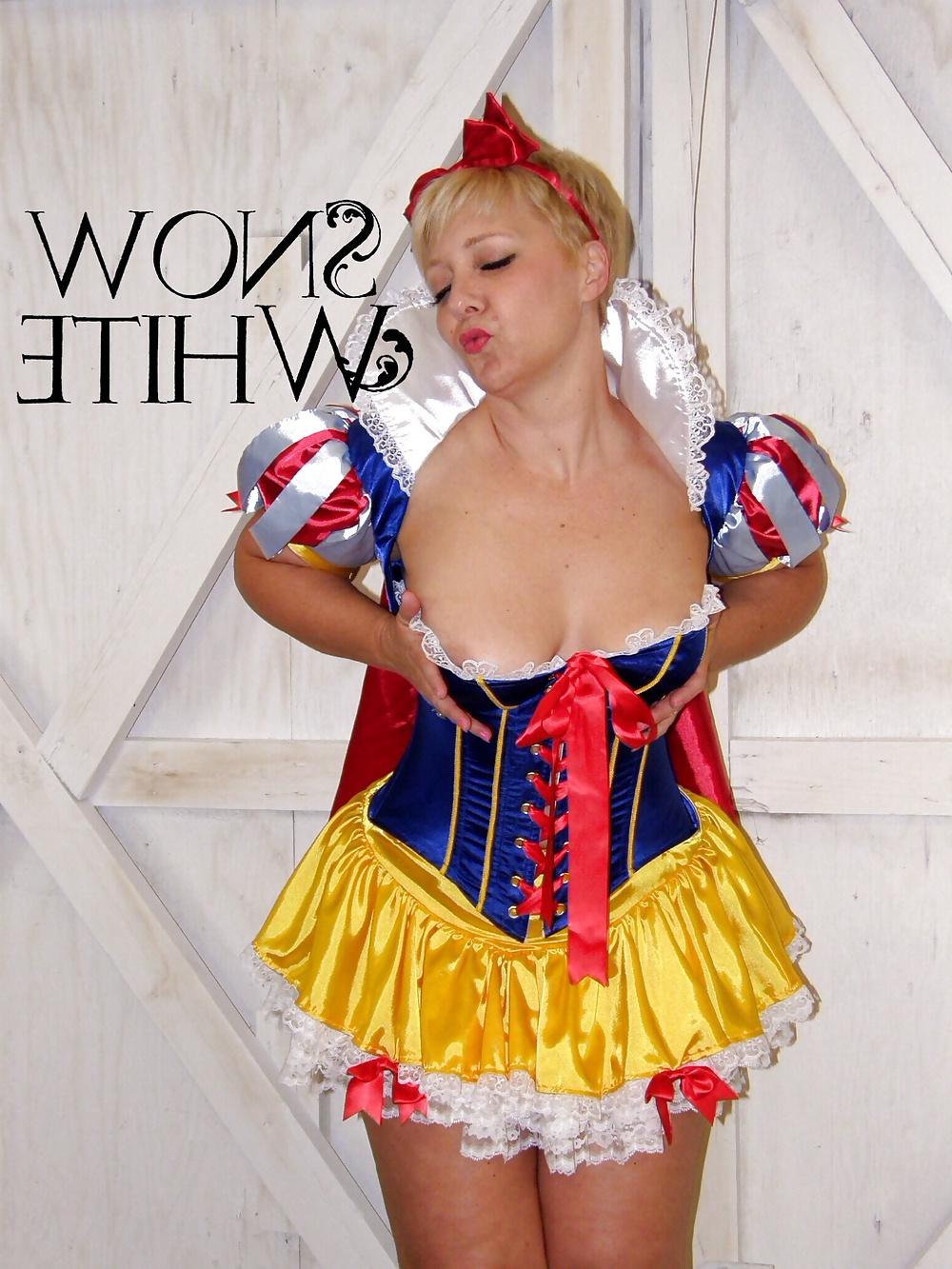 25P My friend Kitty in Snow White