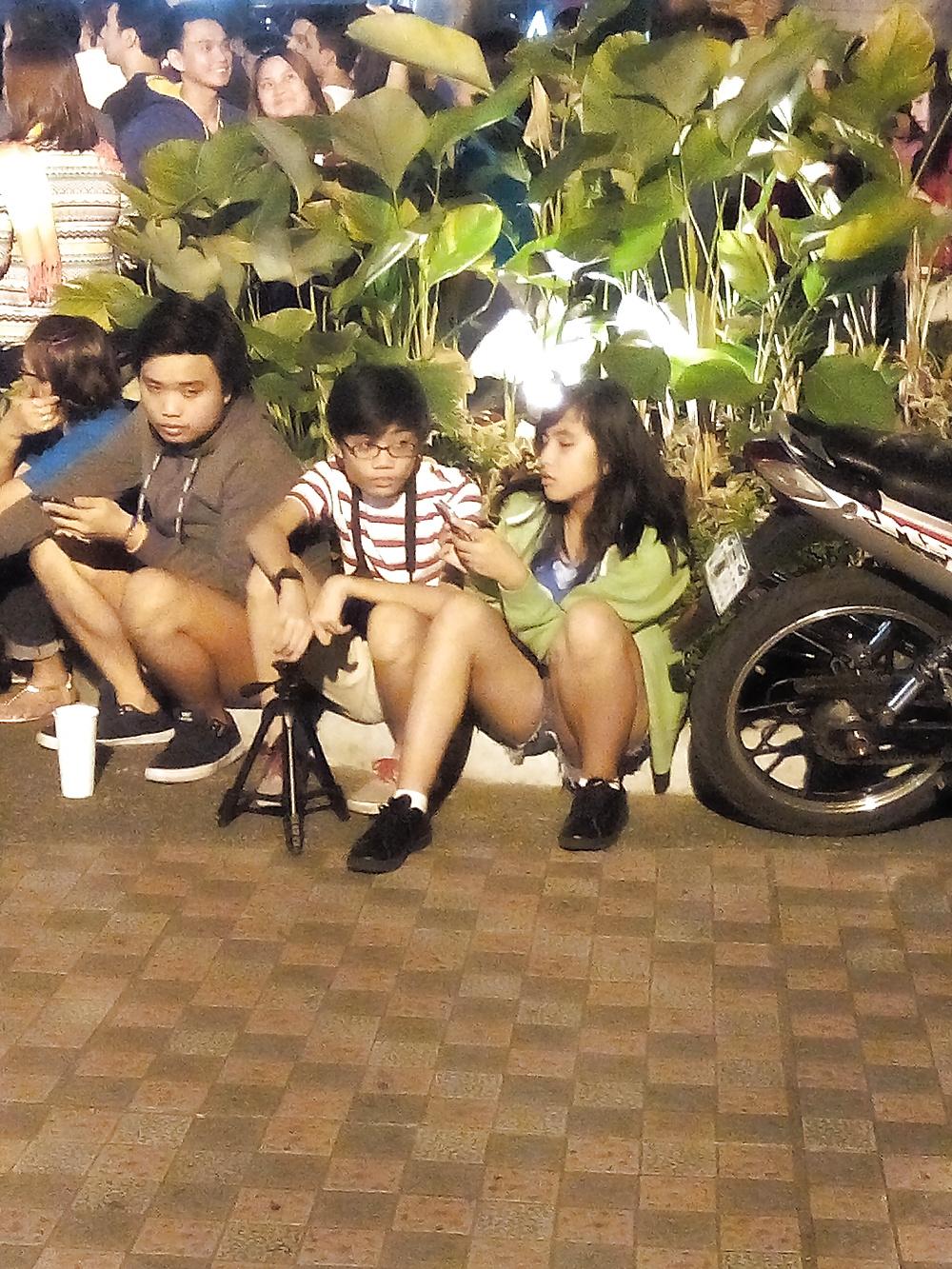 8P BOSO Ateng burara-Nakabukaka sa sidewalk