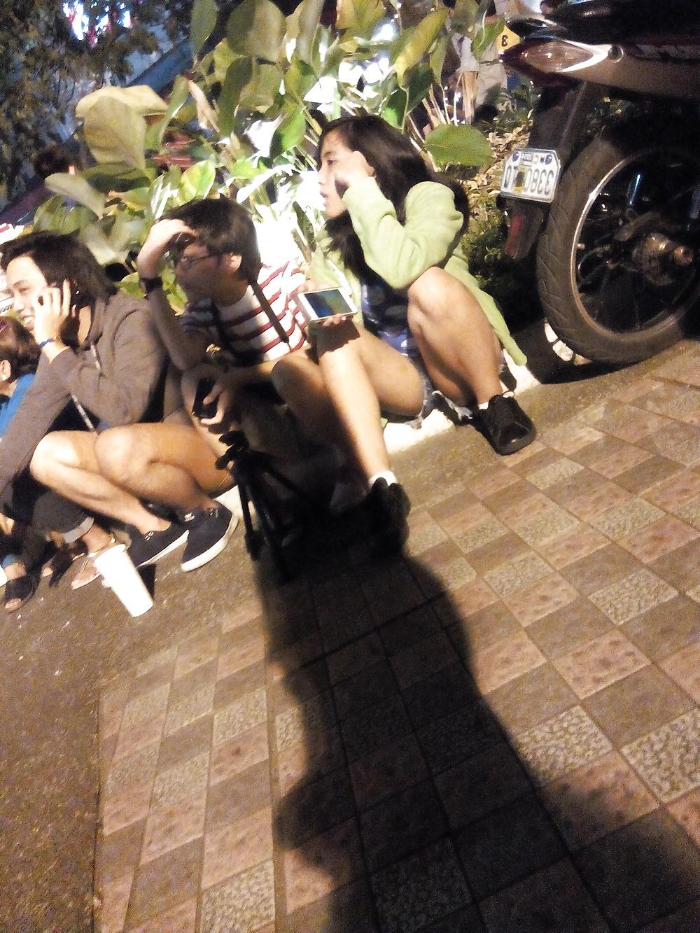 8P BOSO Ateng burara-Nakabukaka sa sidewalk
