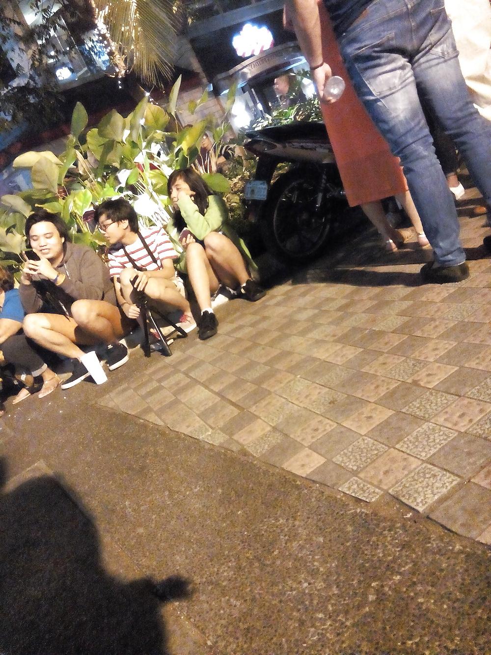 8P BOSO Ateng burara-Nakabukaka sa sidewalk