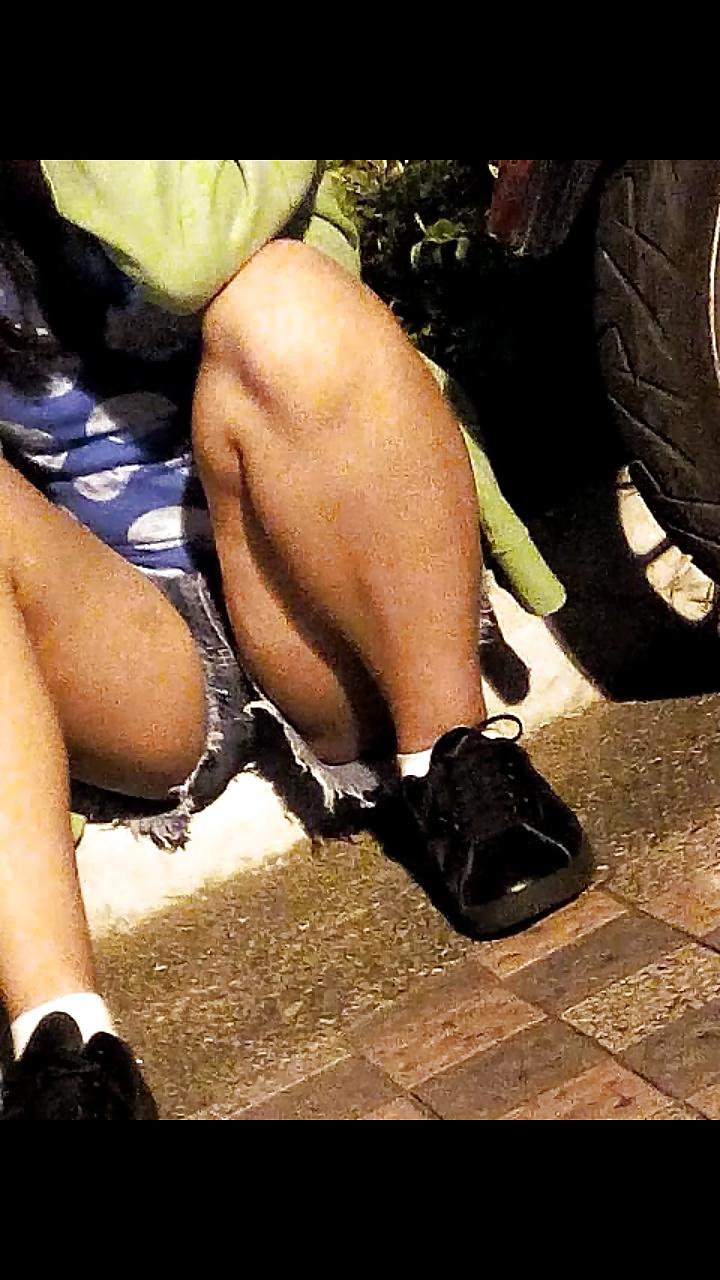 8P BOSO Ateng burara-Nakabukaka sa sidewalk