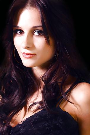 25P Canadian Girl Melanie Papalia