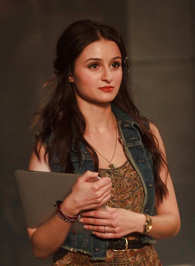 25P Canadian Girl Melanie Papalia