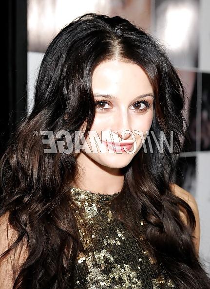 25P Canadian Girl Melanie Papalia