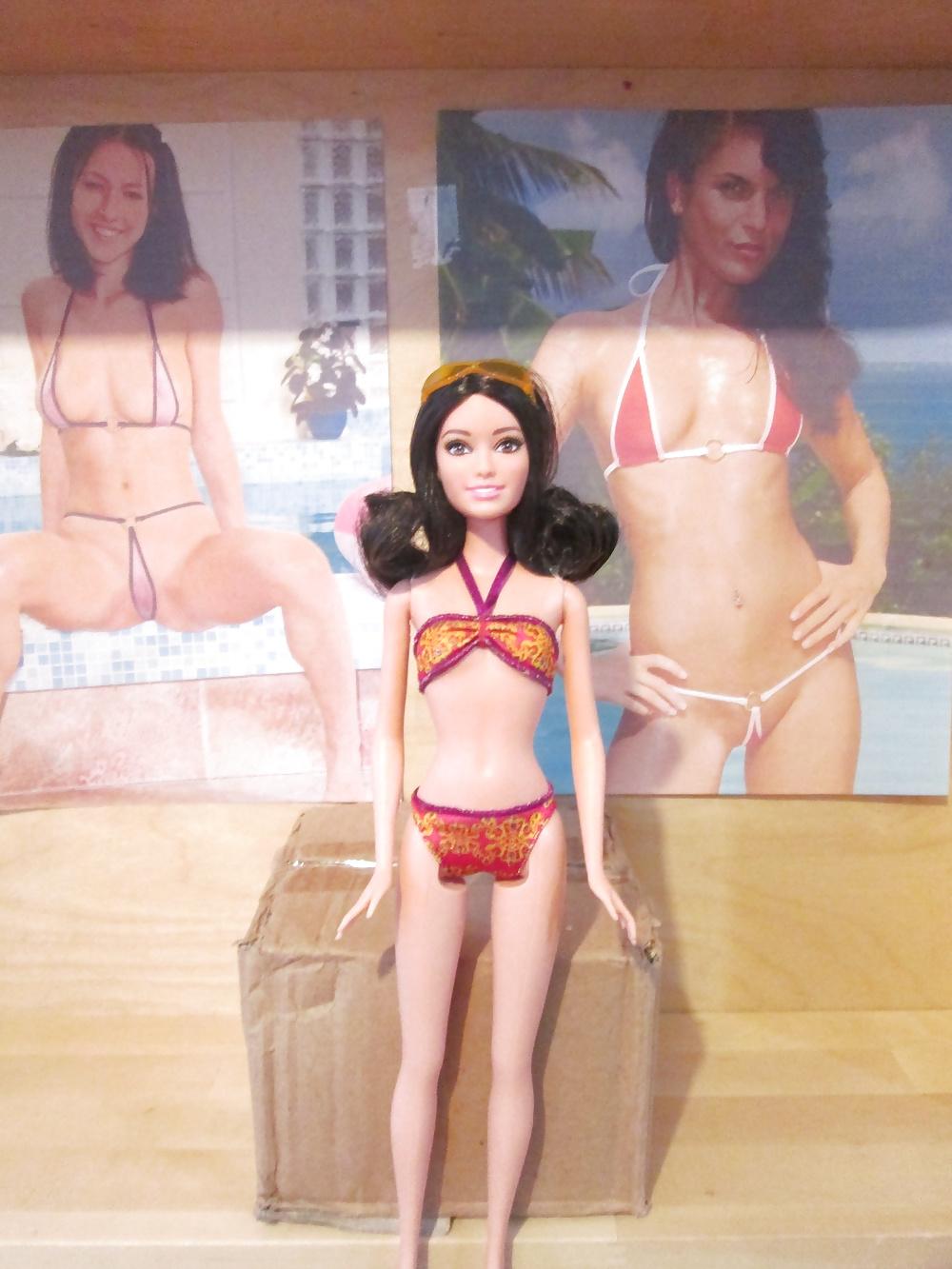 7P Bikini doll cumshot