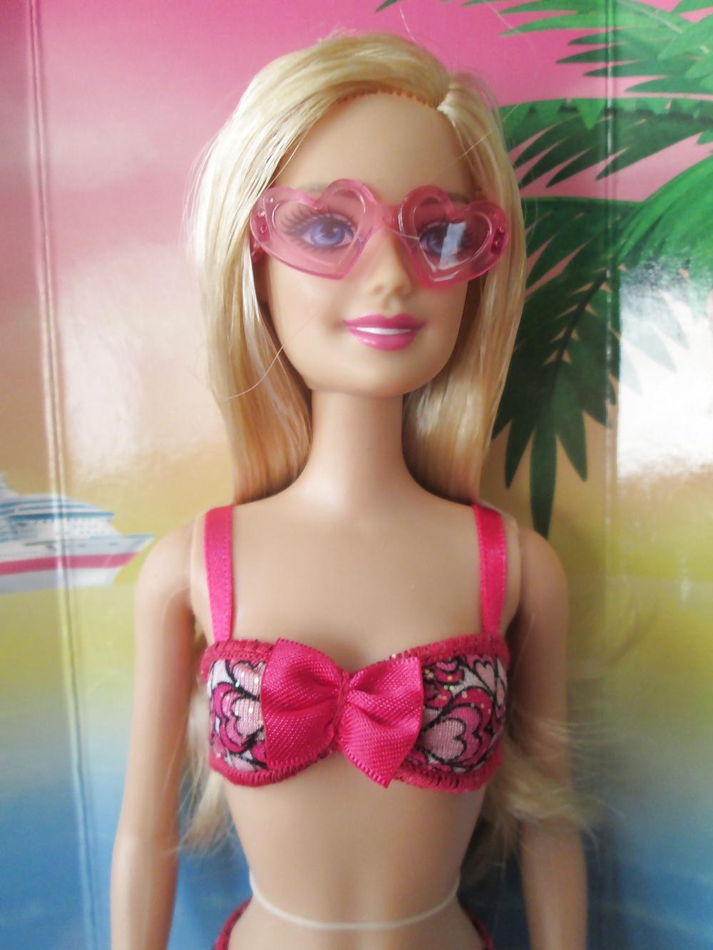 25P Blond bikini doll cumshot