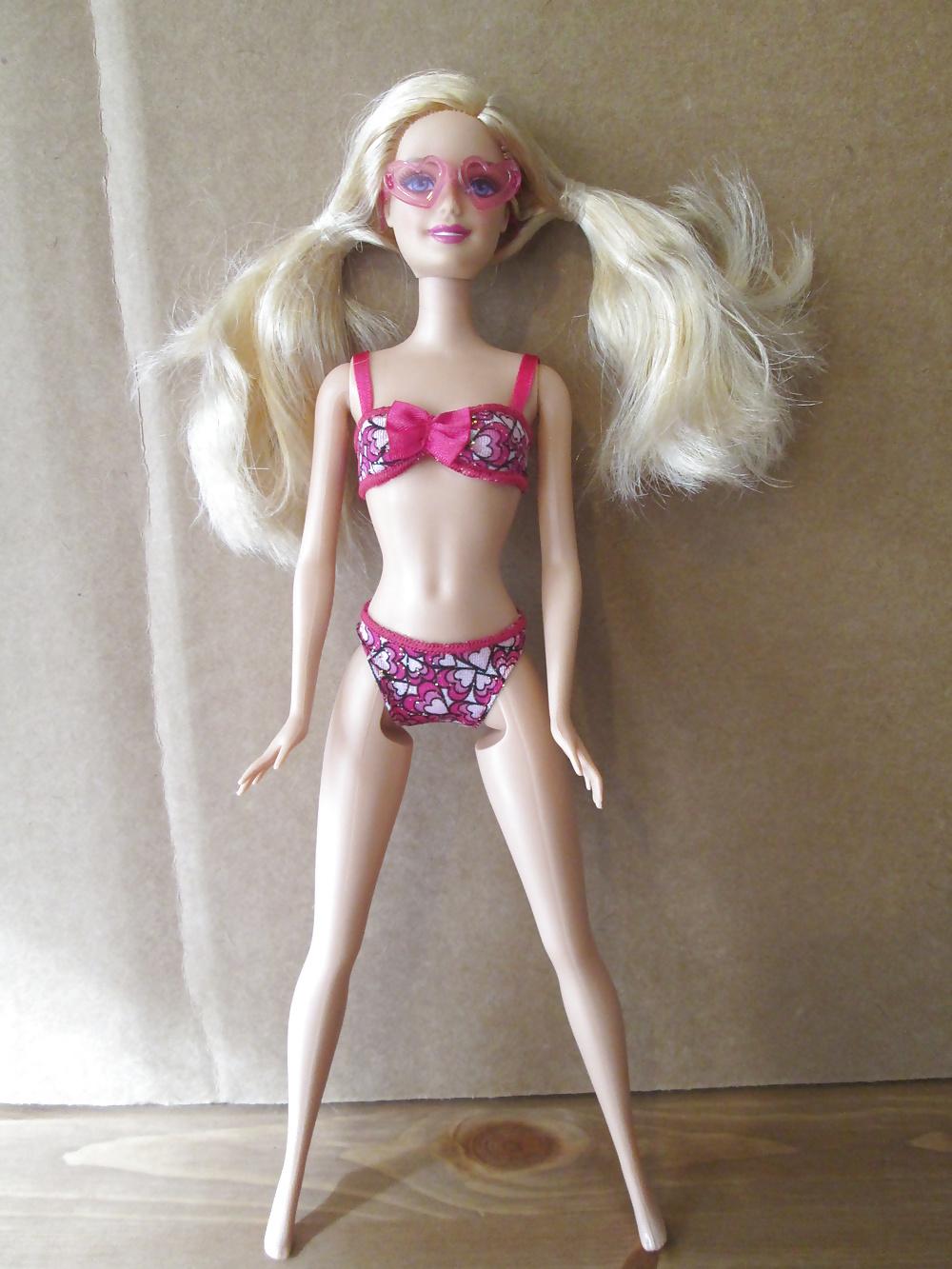 25P Blond bikini doll cumshot