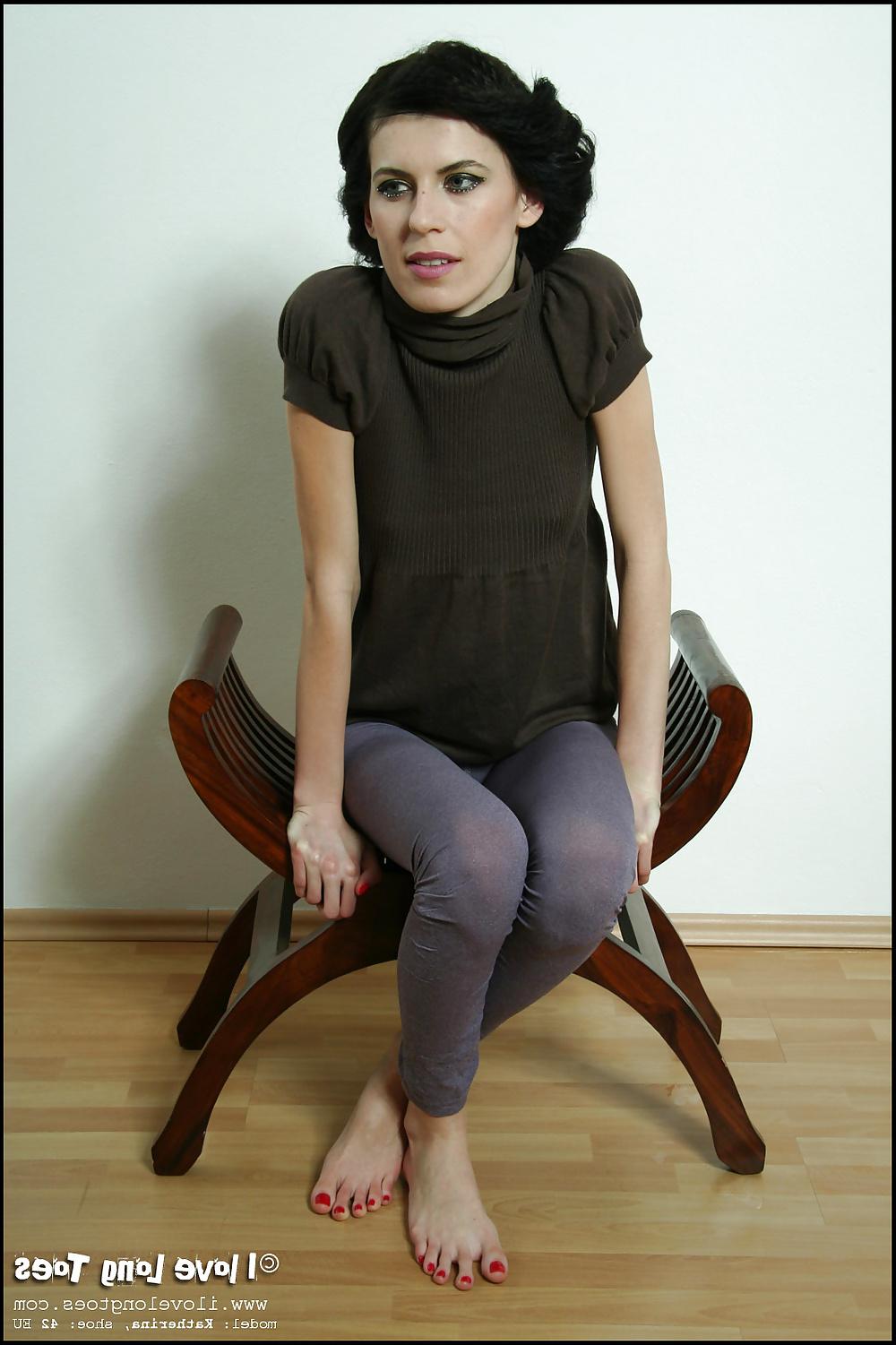 25P Katherina with long toes