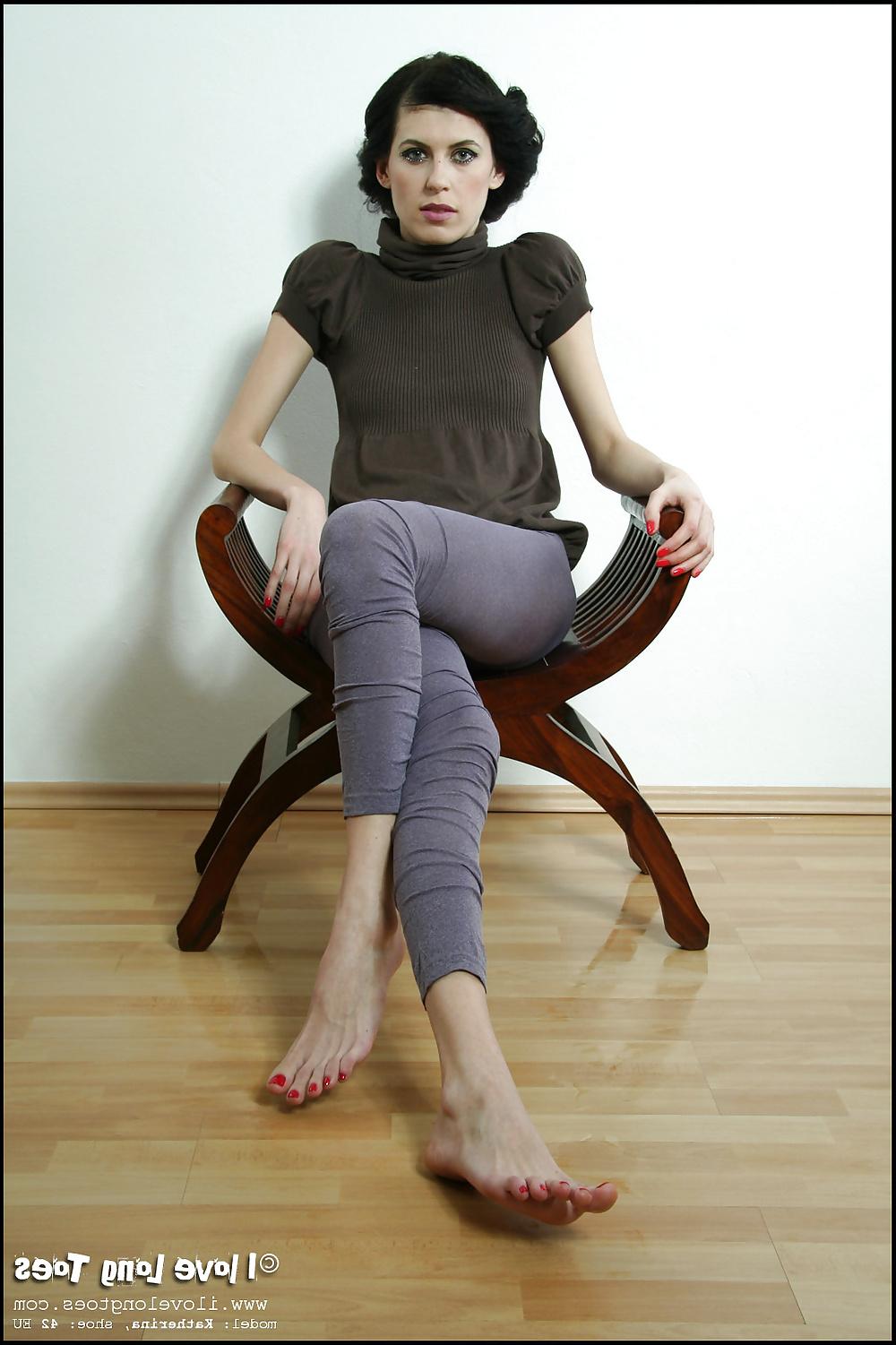 25P Katherina with long toes