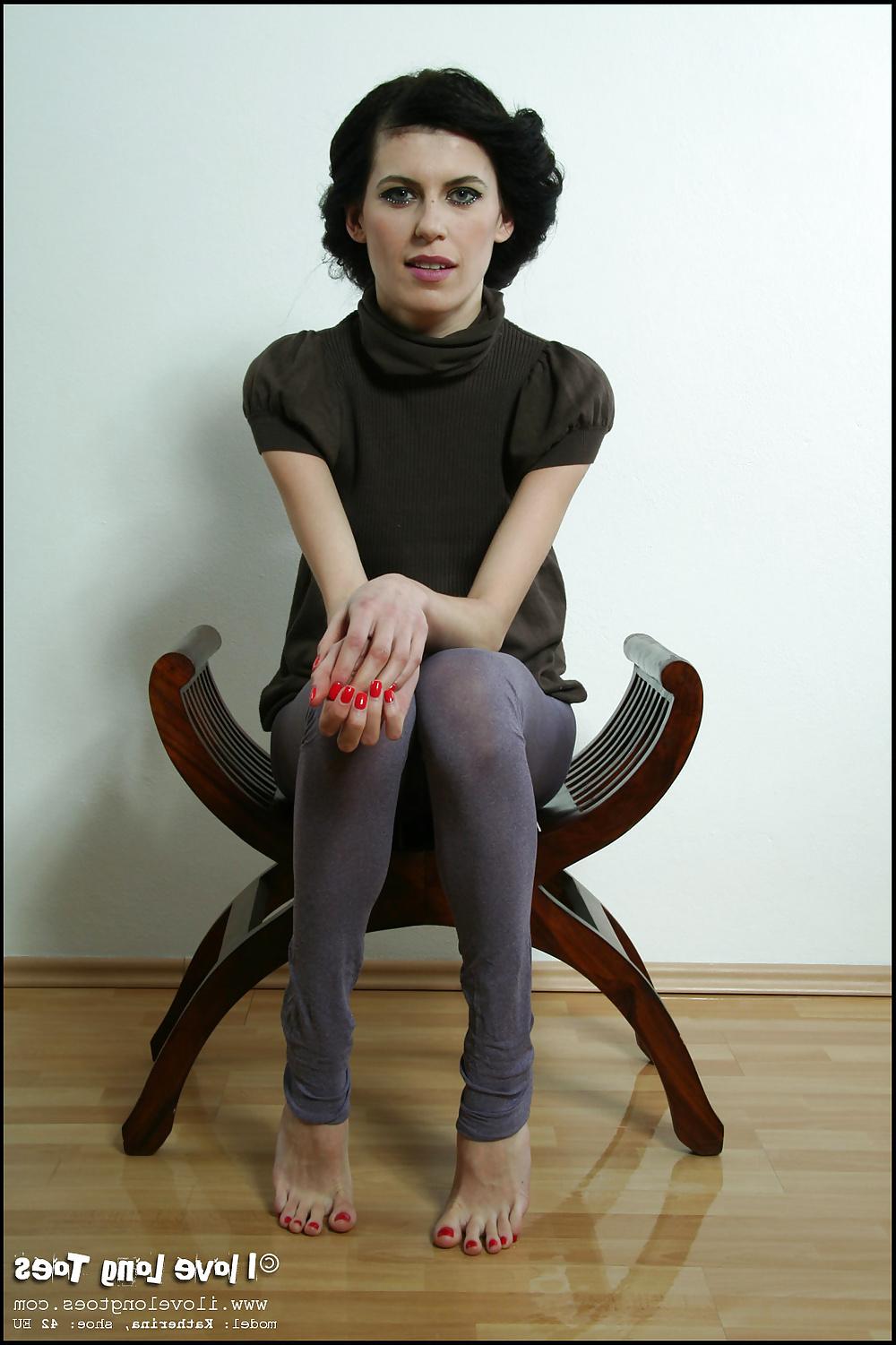25P Katherina with long toes