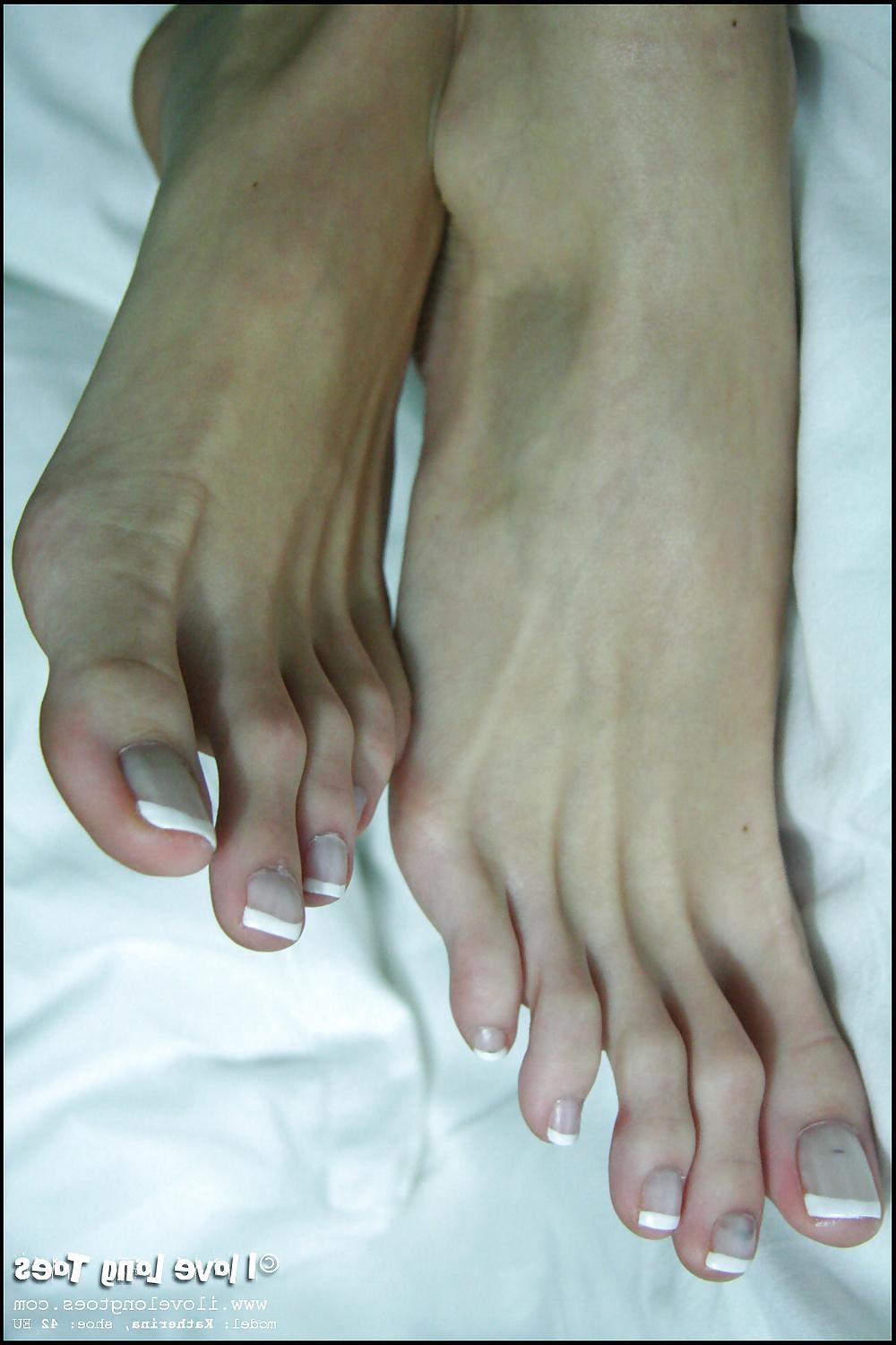 25P Katherina with long toes