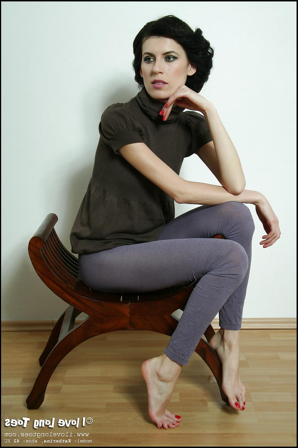25P Katherina with long toes