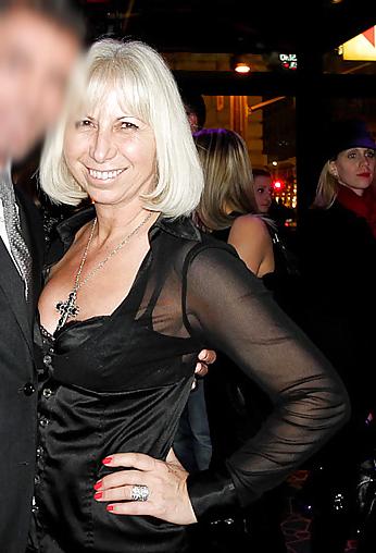 25P Sexy party granny 02