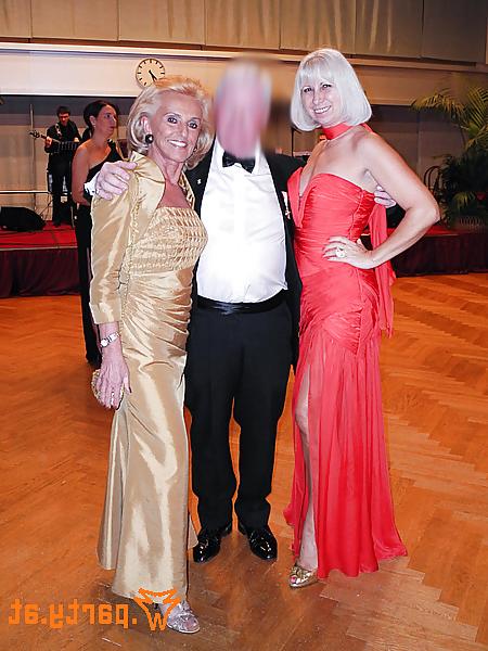 25P Sexy party granny 02