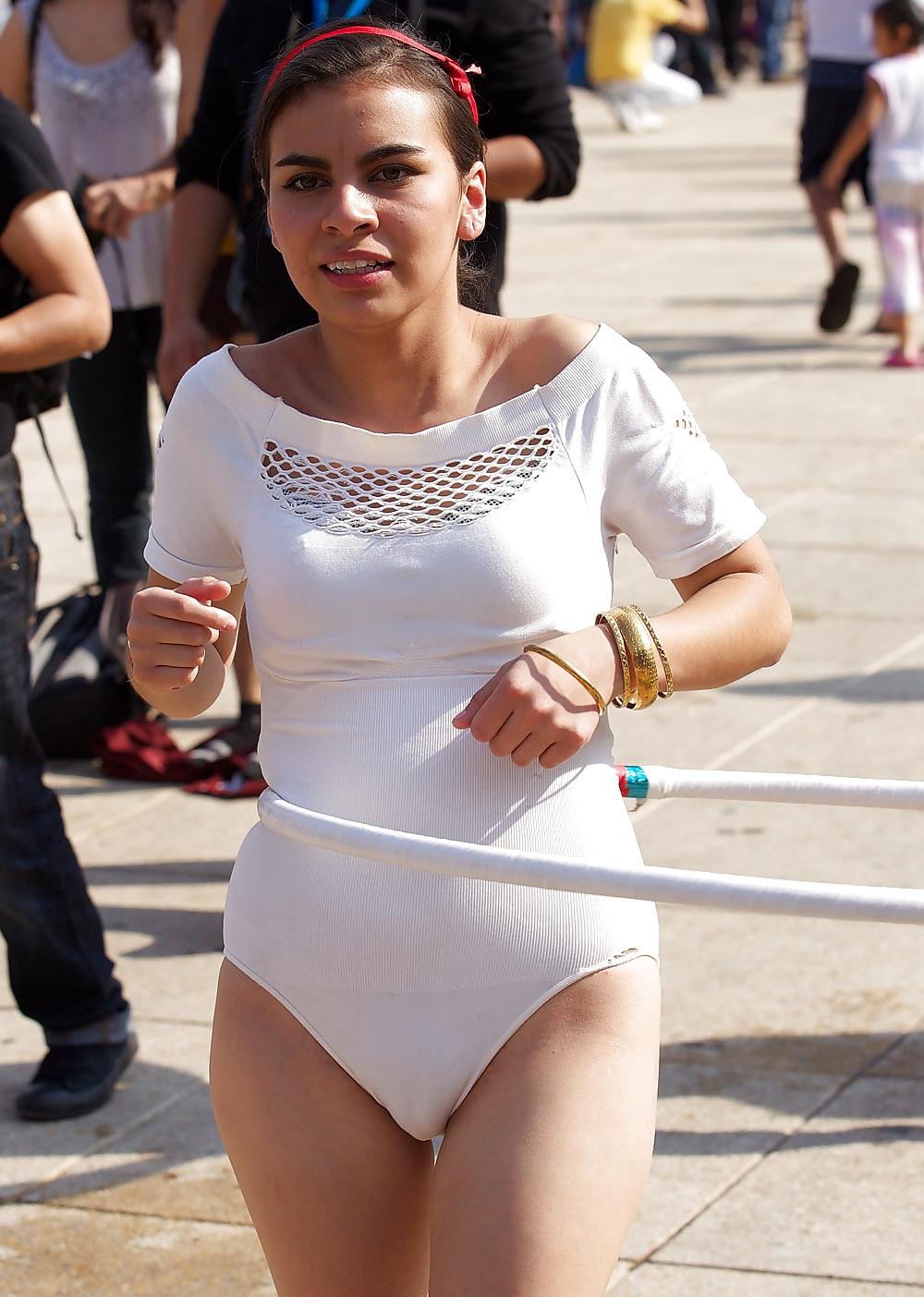 21P Candid Cameltoe