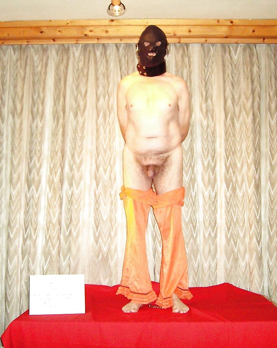 11P Naked Male Slave Exposed