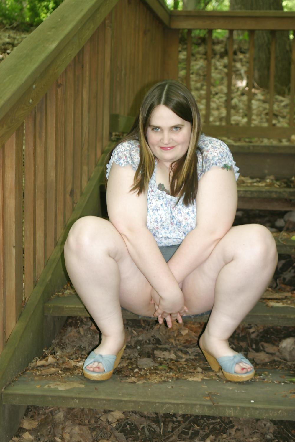25P Kaylee shows off in the Park
