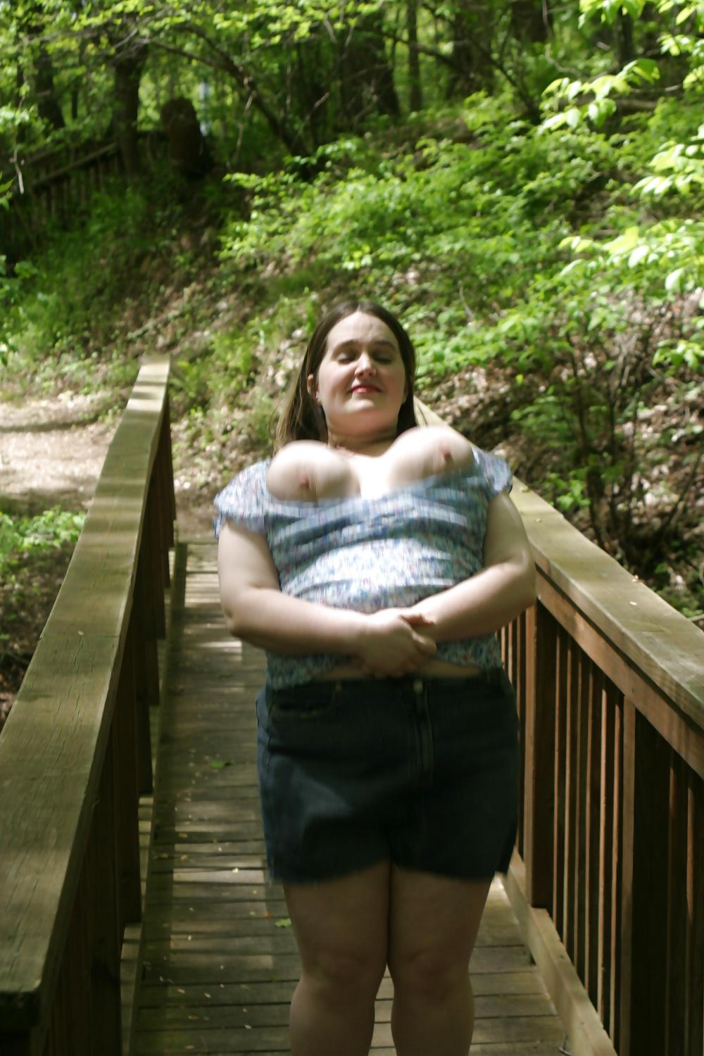 25P Kaylee shows off in the Park