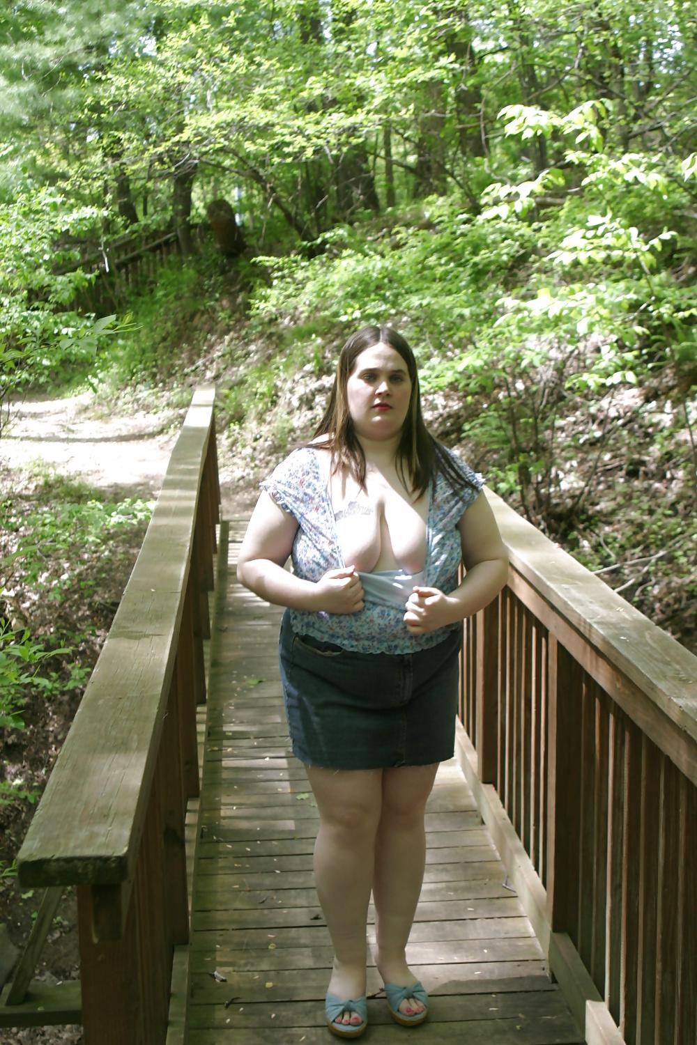 25P Kaylee shows off in the Park