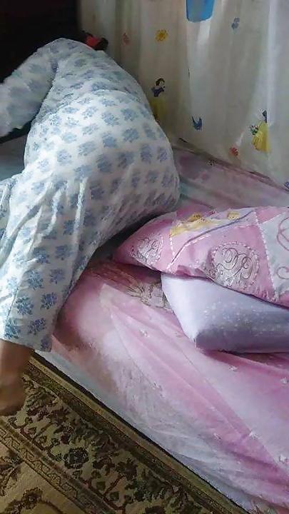 25P Hidden cams arab mom ass
